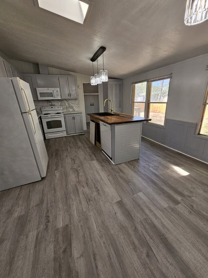 16471 Pisces Rd #NA - Photo 4 of 12