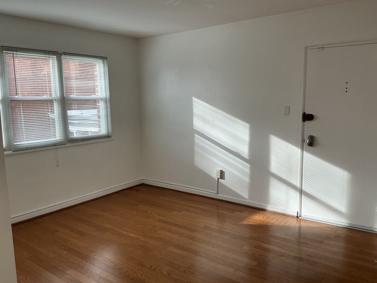 526 Kenyon St Nw #104 - Photo 4 of 12