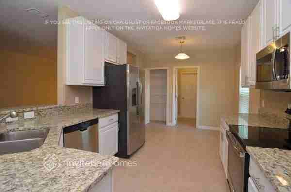 6233 Radford St - Photo 6 of 13