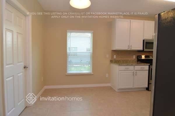 6233 Radford St - Photo 7 of 13