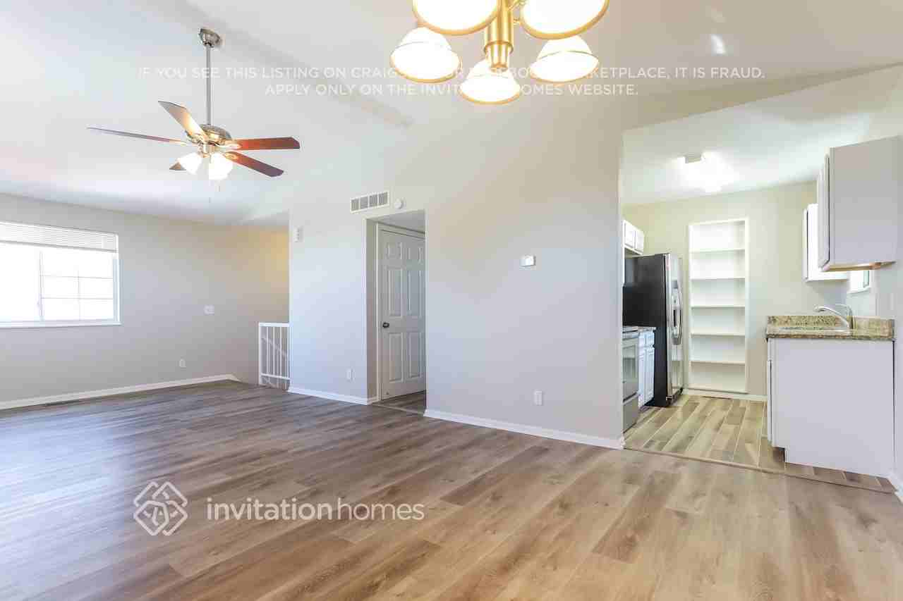 3993 S Pitkin Way - Photo 4 of 15