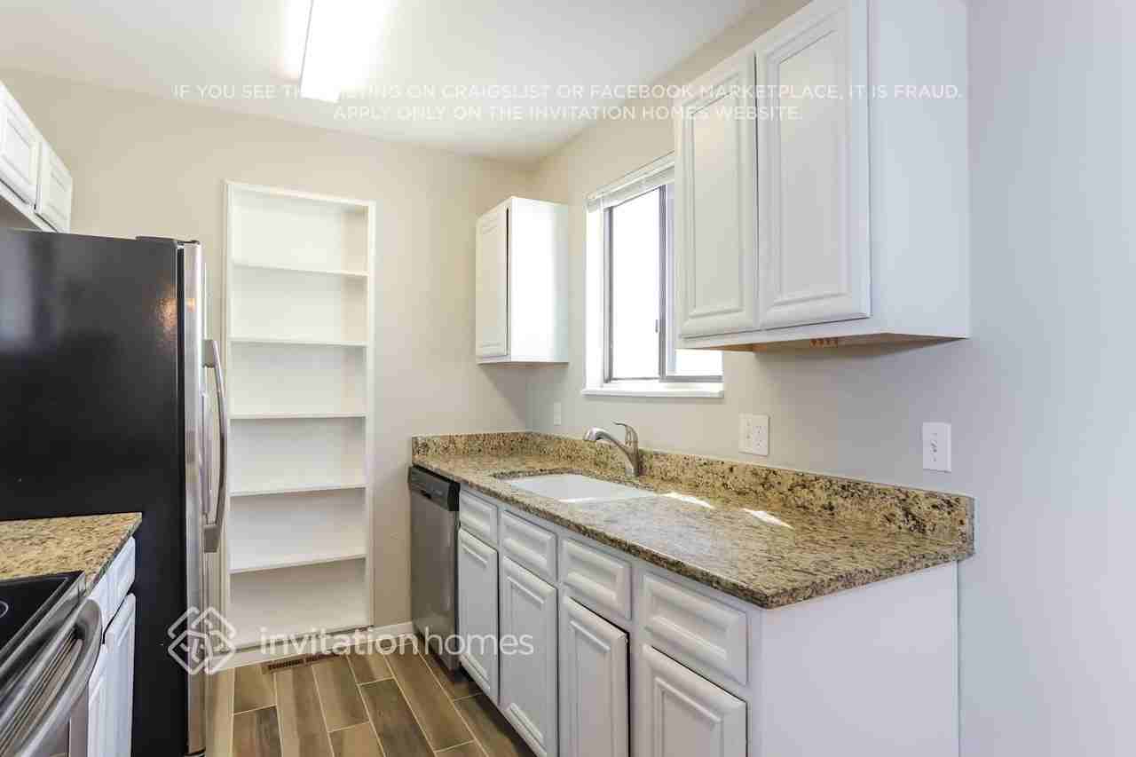 3993 S Pitkin Way - Photo 5 of 15