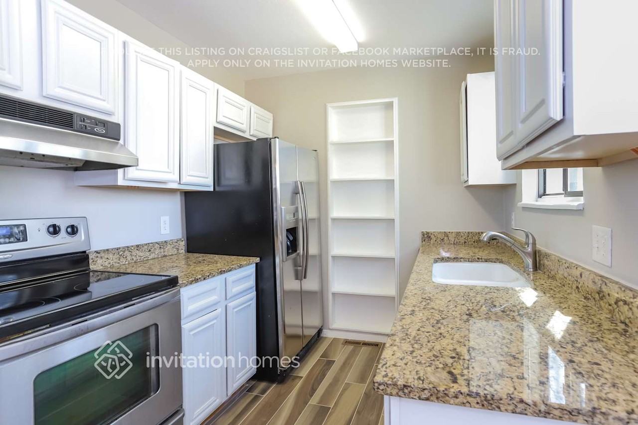 3993 S Pitkin Way - Photo 6 of 15