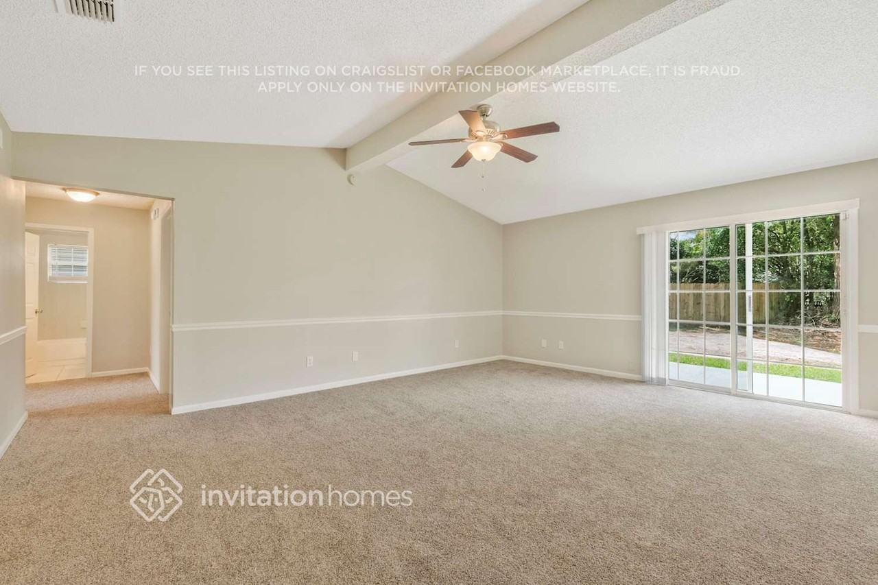 7798 Collins Ridge Blvd - Photo 5 of 25