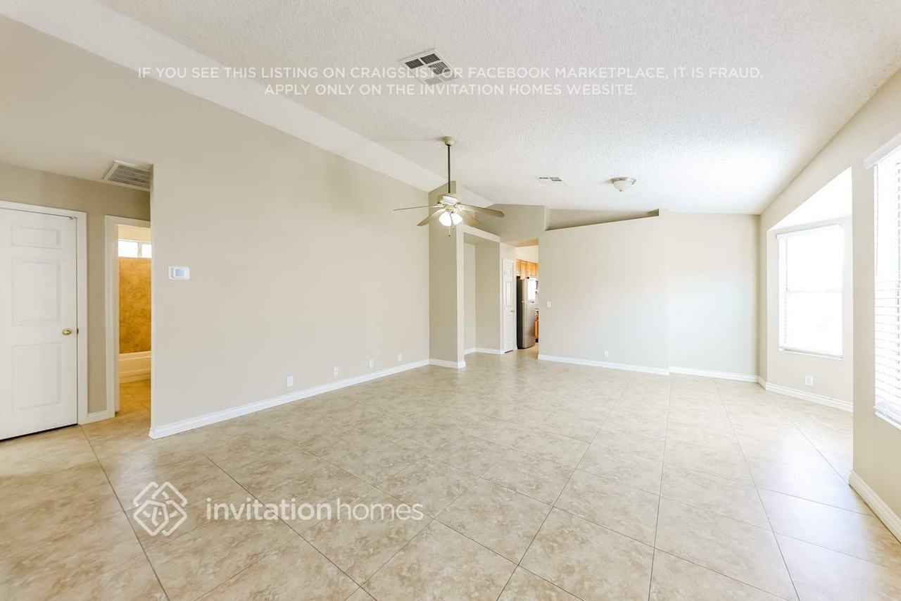 4026 W Whispering Wind Dr - Photo 4 of 17