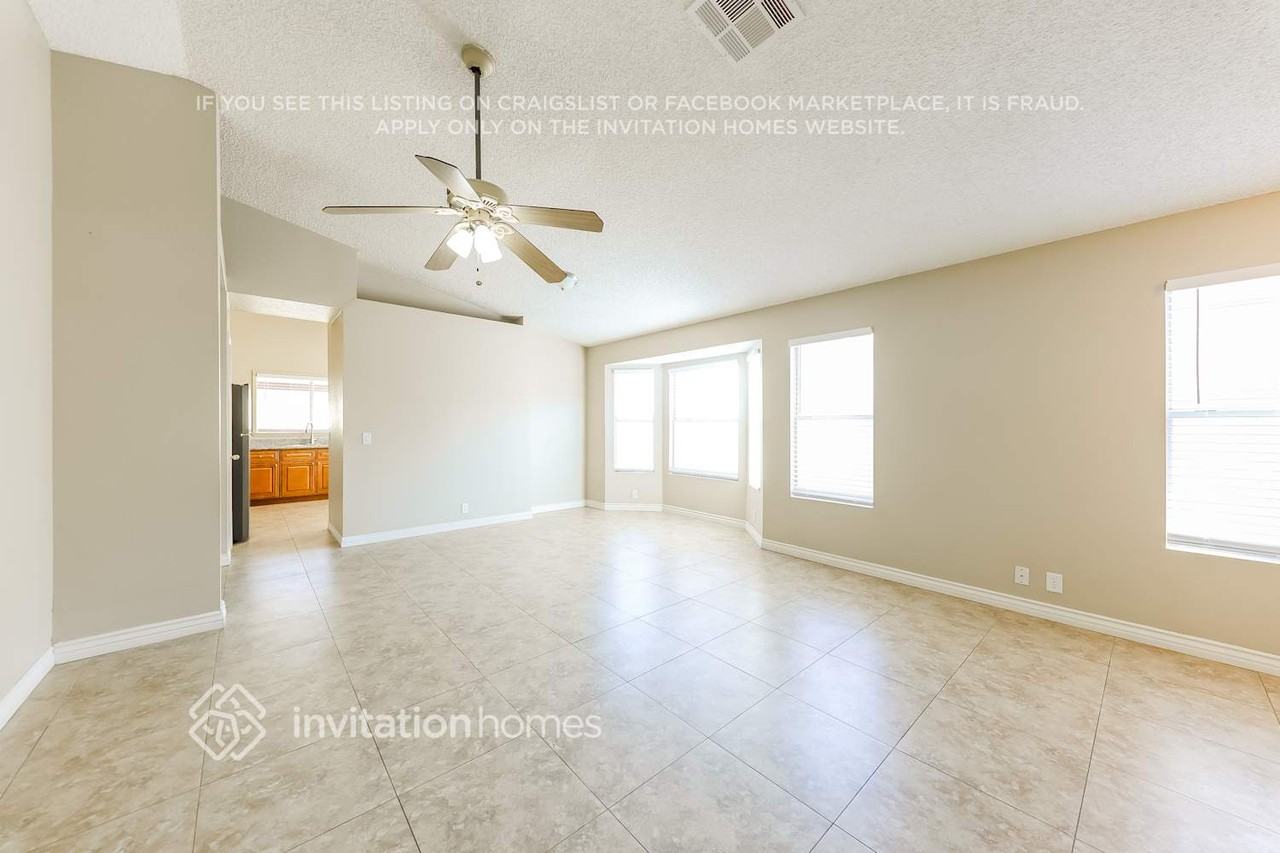 4026 W Whispering Wind Dr - Photo 5 of 17