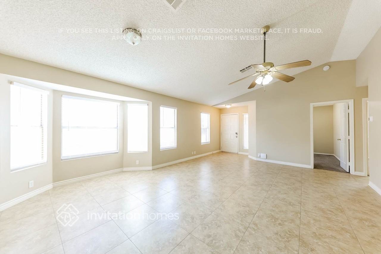 4026 W Whispering Wind Dr - Photo 6 of 17