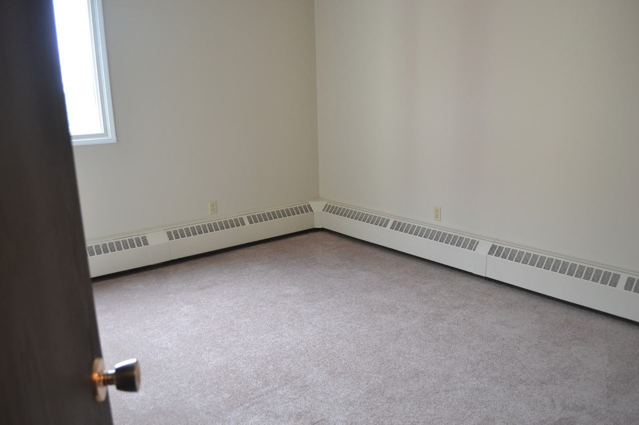 Lakeview Manor - Photo 2 of 11
