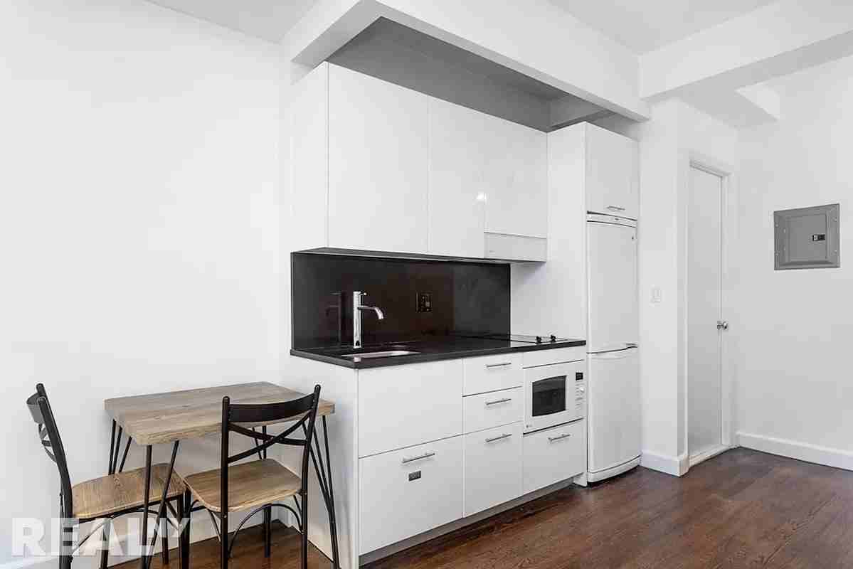 212 W 91st St #1024 - Photo 3 of 4