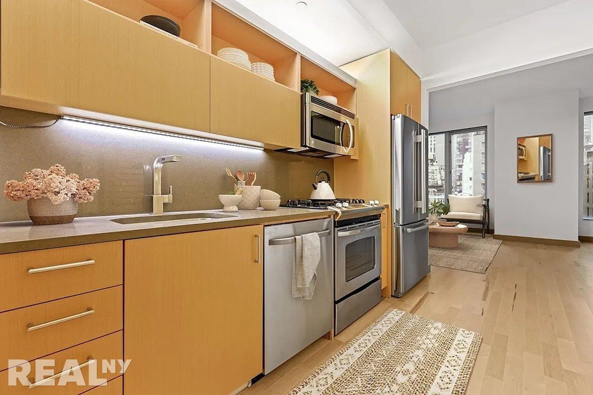 8 Spruce St #12U - Photo 2 of 14