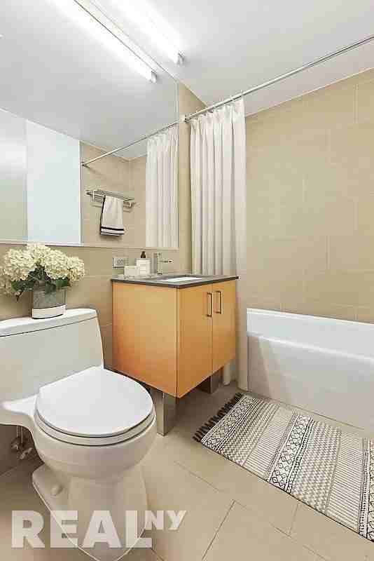 8 Spruce St #12U - Photo 3 of 14