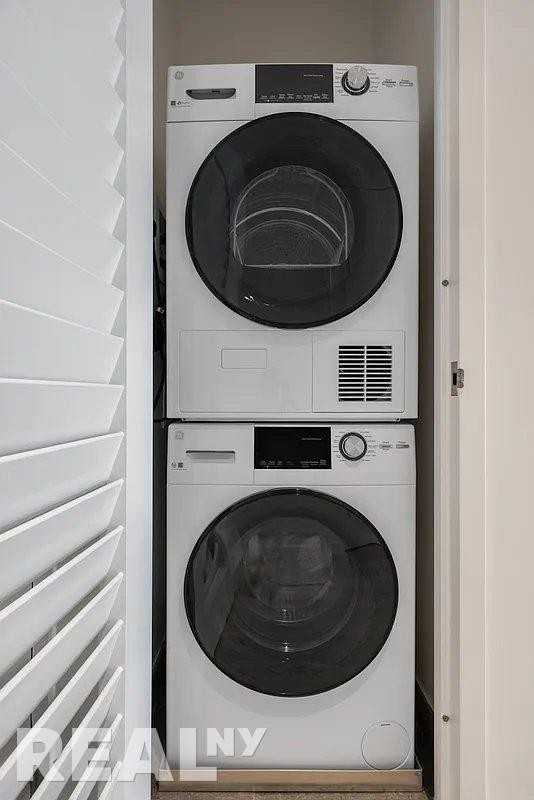 8 Spruce St #12U - Photo 4 of 14