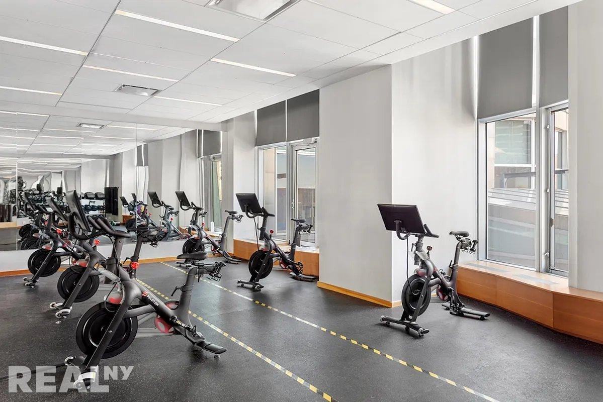 8 Spruce St #21E - Photo 2 of 8