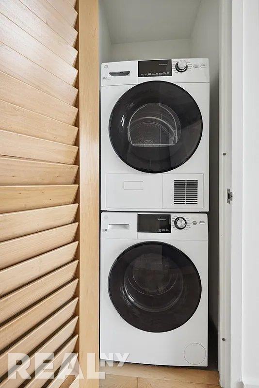 8 Spruce St #21E - Photo 6 of 8