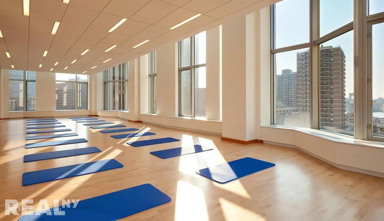 8 Spruce St #12B - Photo 3 of 5