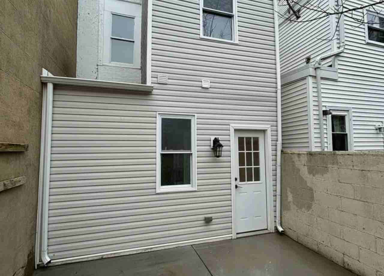 1333 S Myrtlewood St - Photo 4 of 12