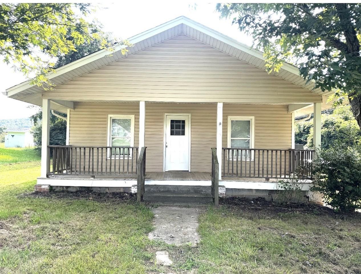 1012 Northside Ter - Photo 2 of 20