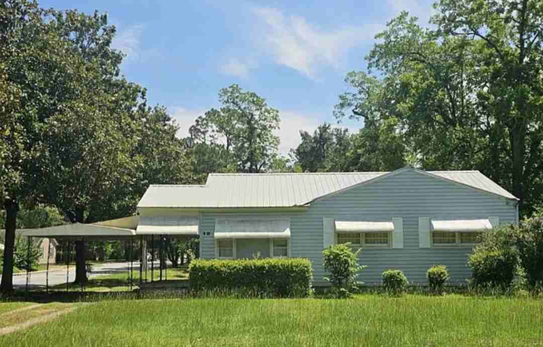 1700 Edgerly Ave - Photo 2 of 2