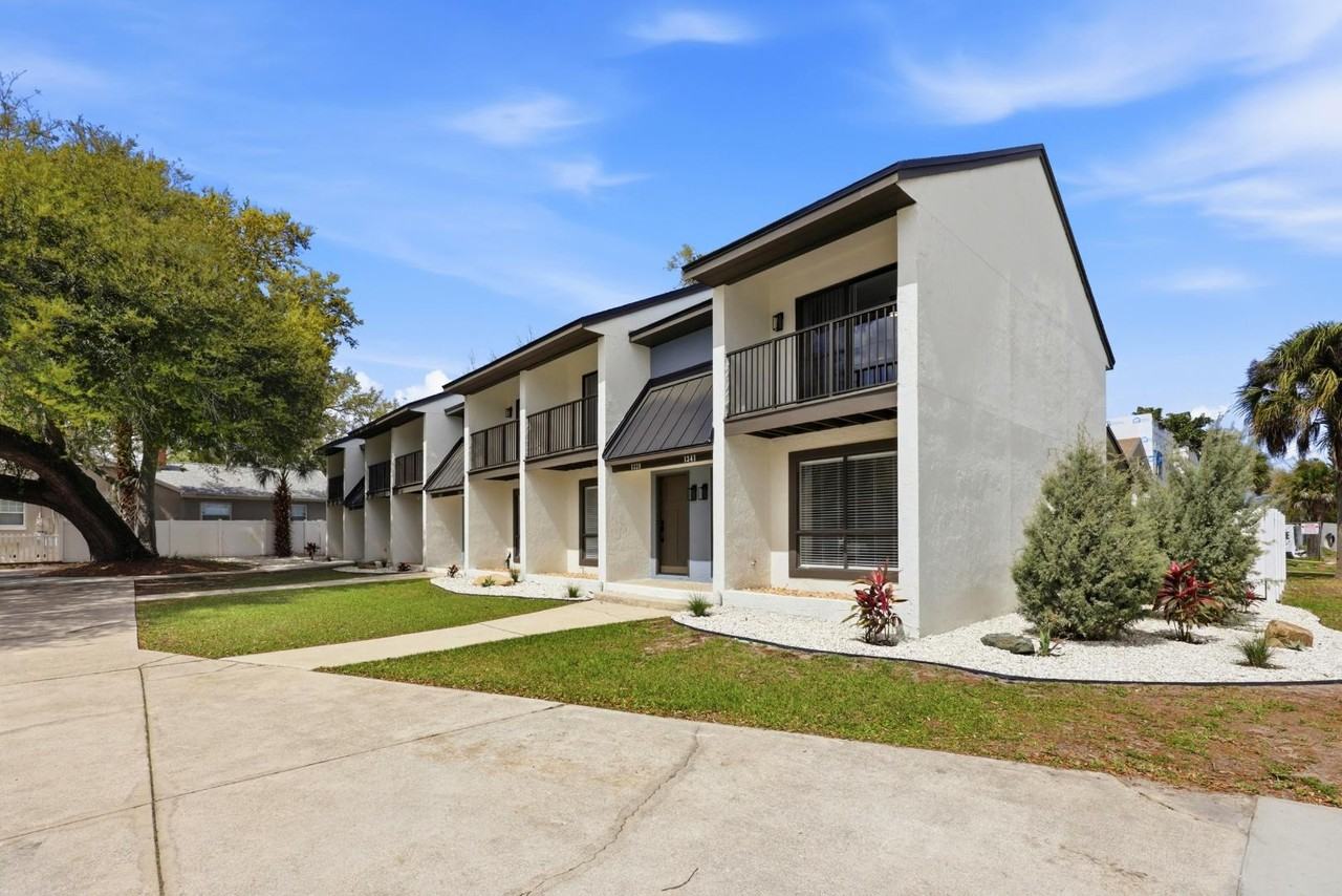 Cedar Townhouses - Photo 3 of 10