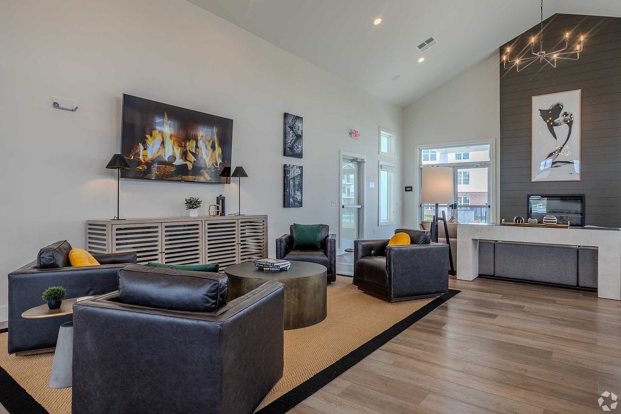 Ecco Park Apartments - Photo 5 of 31