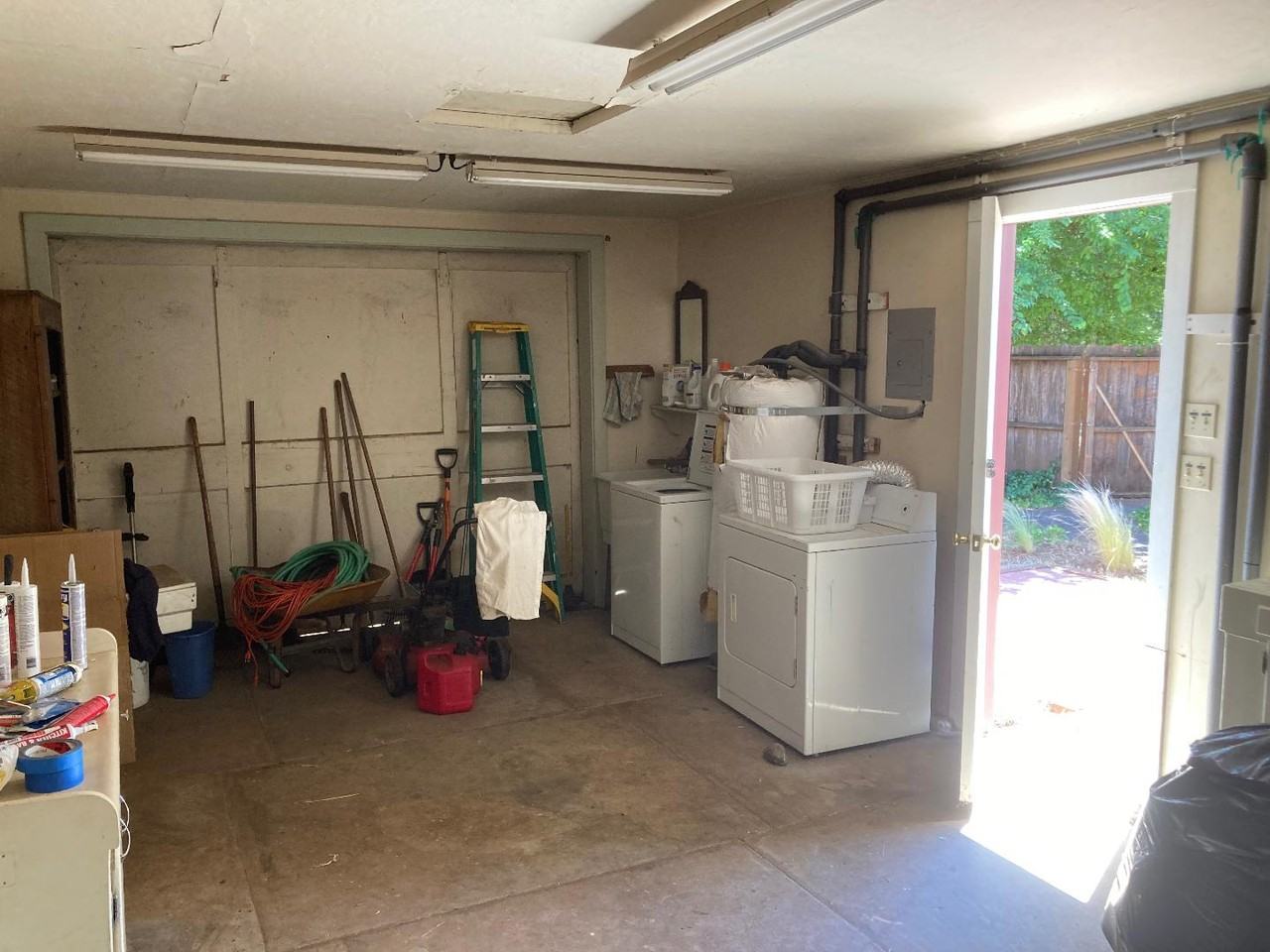 151 Mill St - Photo 5 of 11