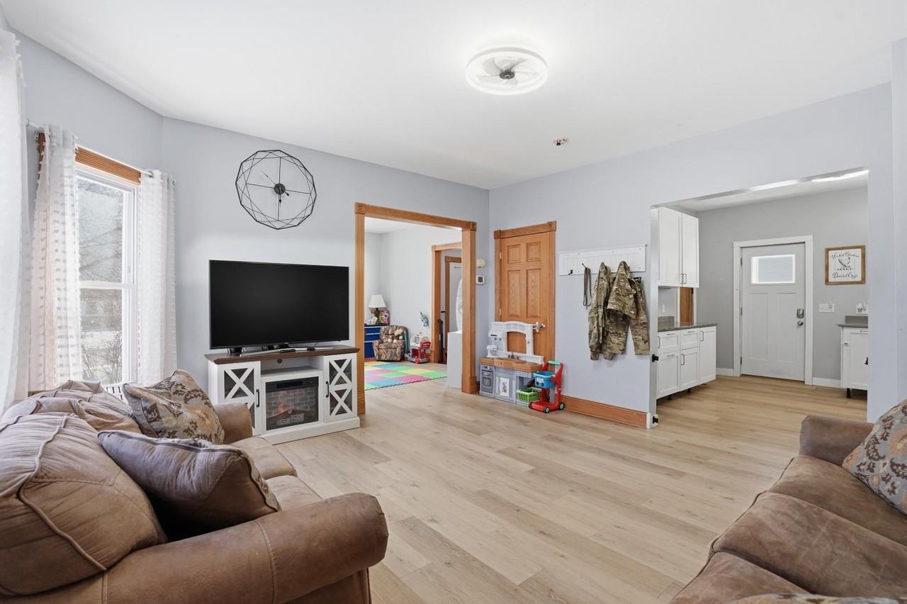 626 E High St - Photo 4 of 11