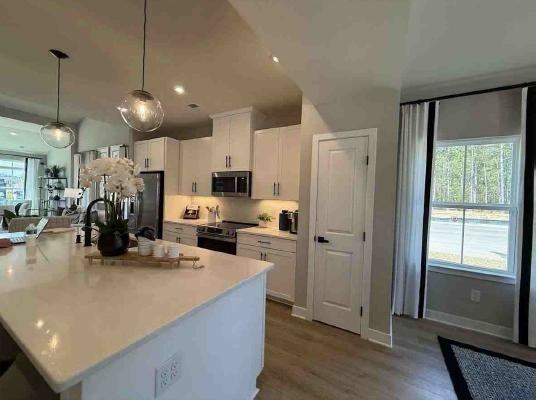 28 Crown St - Photo 5 of 11