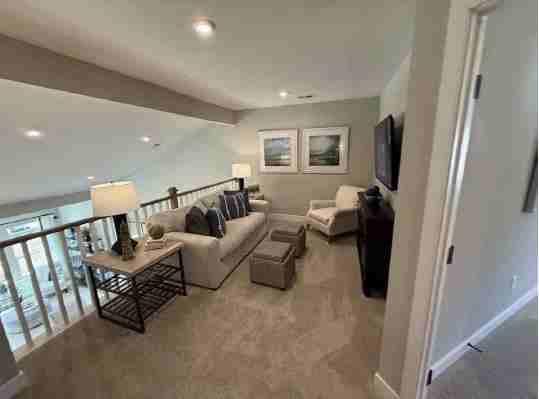 28 Crown St - Photo 7 of 11