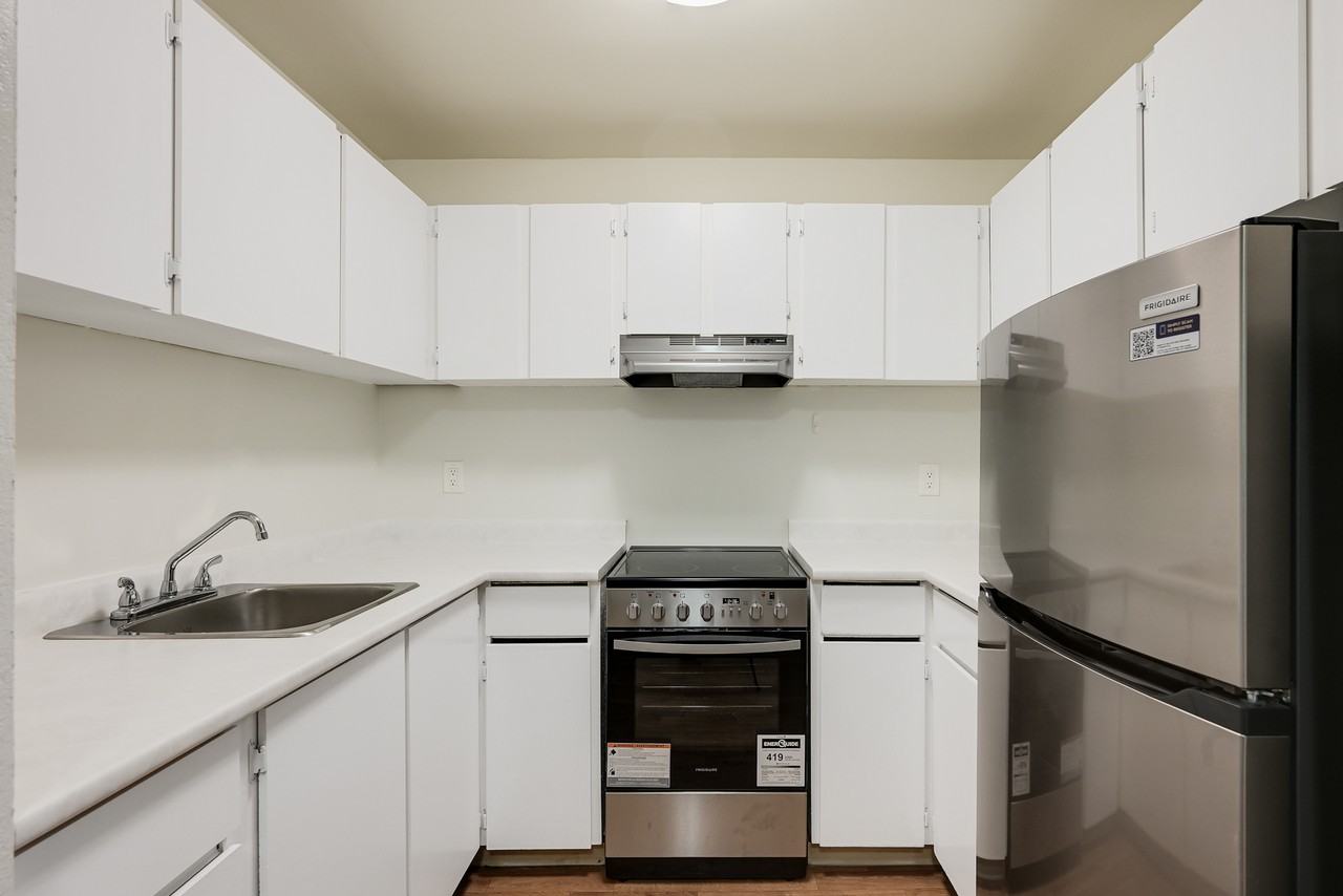 Pacific Village II Apartments - Photo 3 of 50