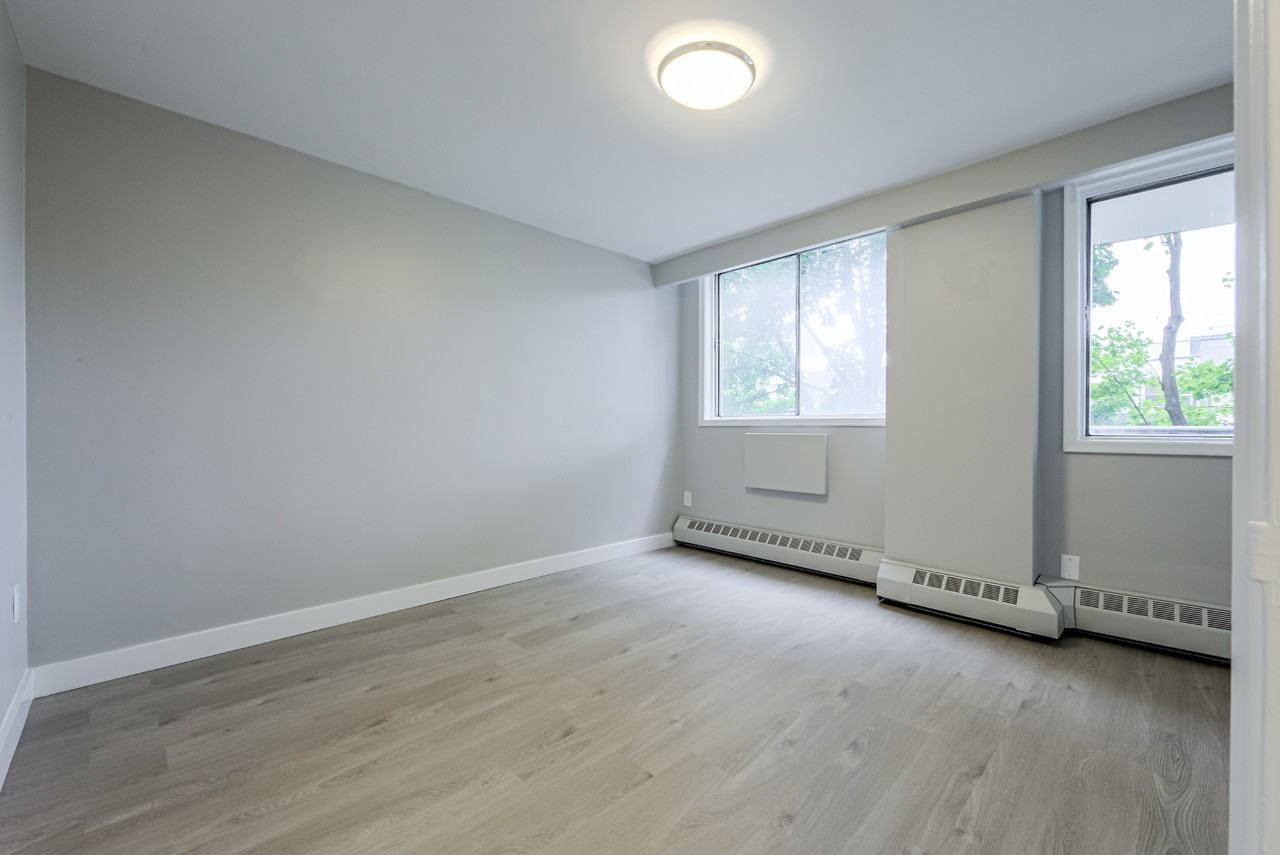 3171 Bathurst Street - Photo 3 of 9