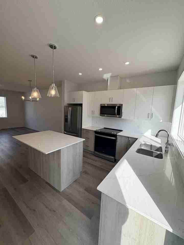 137 Red Embers Common Ne - Photo 7 of 15