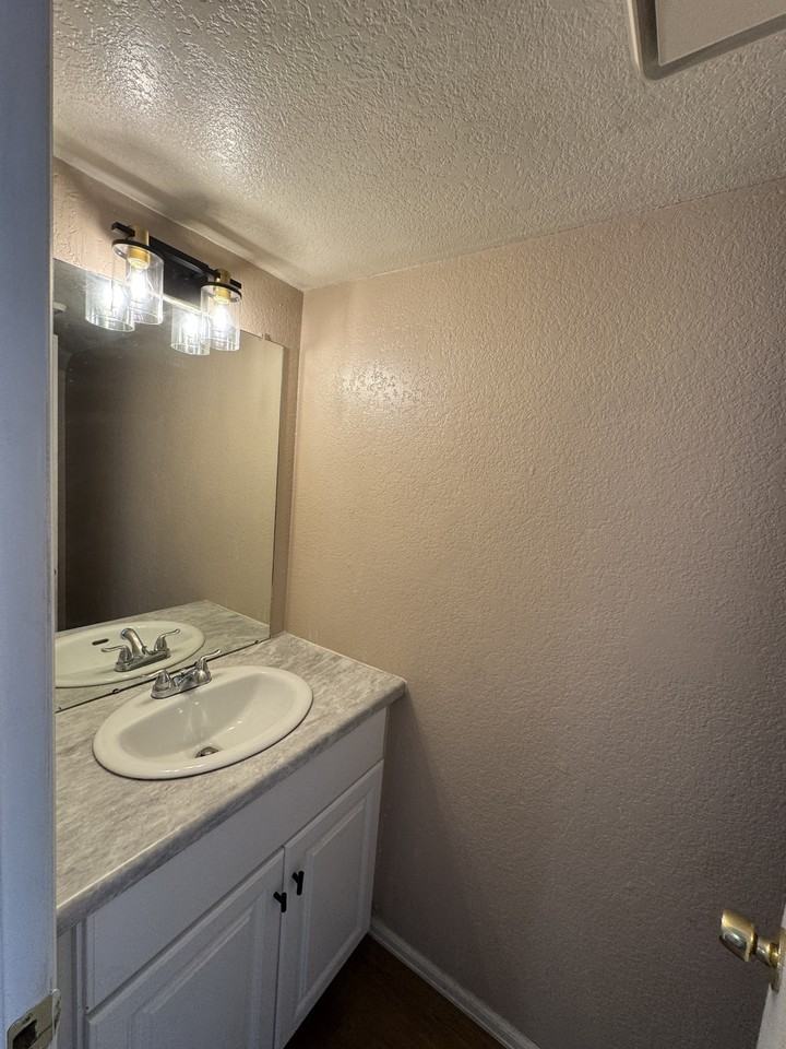 2522 Knob Hill Ct #1 - Photo 7 of 18