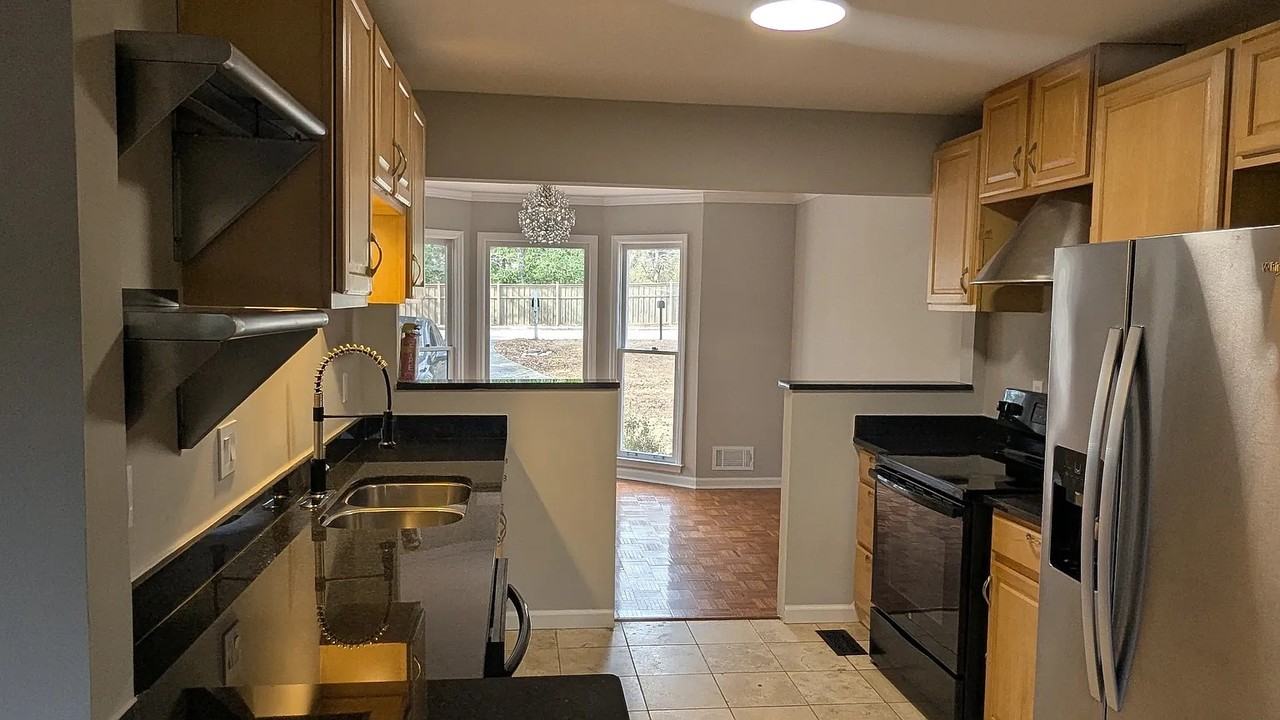 1848 Cooper Lake Dr Se - Photo 2 of 12