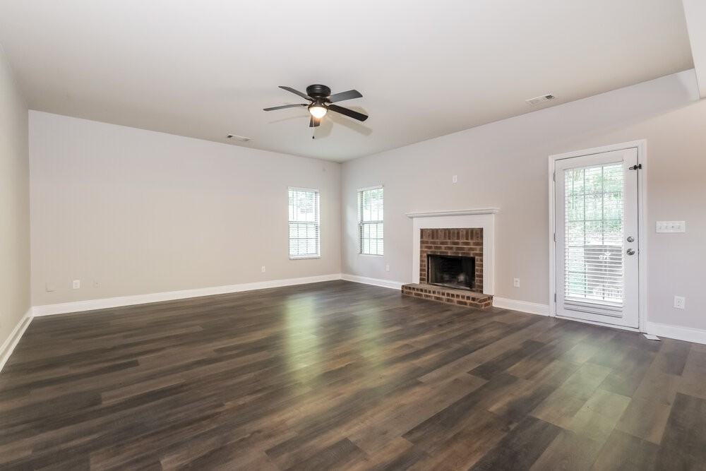 11040 Southwood Dr - Photo 4 of 17