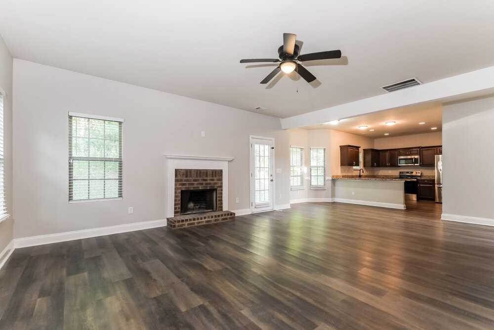 11040 Southwood Dr - Photo 5 of 17