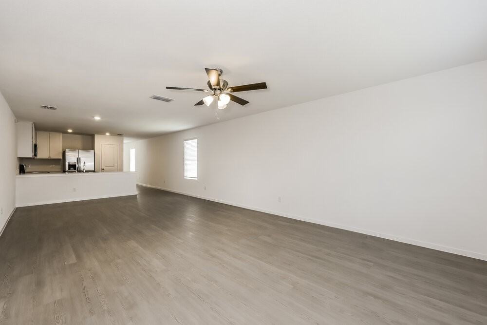 1243 Maple St - Photo 3 of 16
