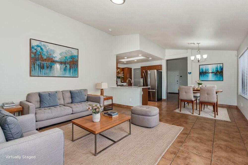 8515 W Elm St - Photo 3 of 19