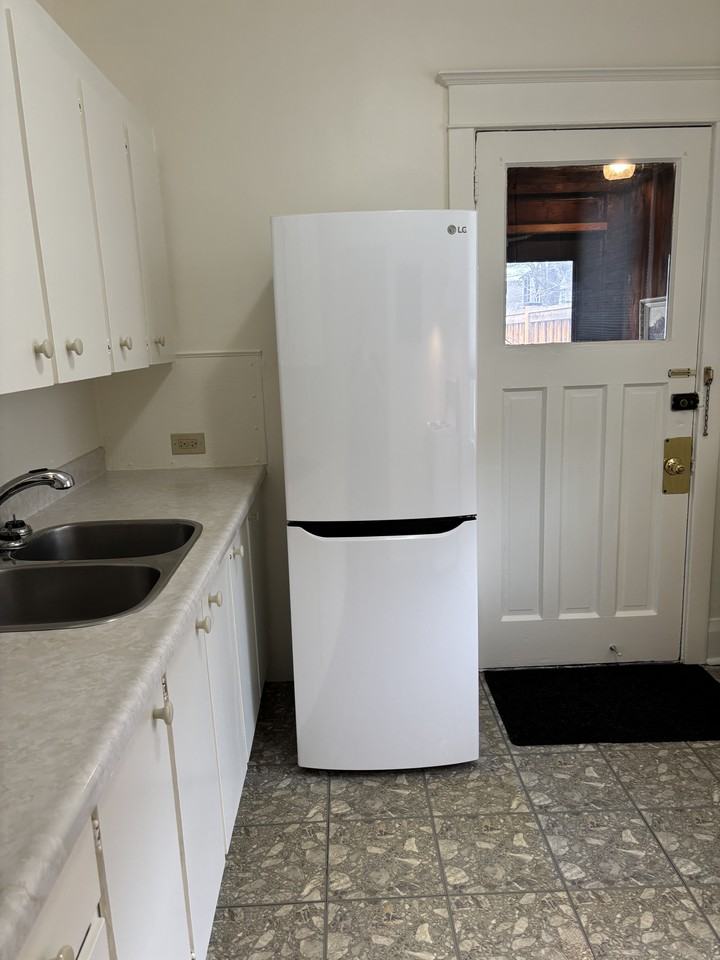 550A Durie Street - Photo 4 of 14