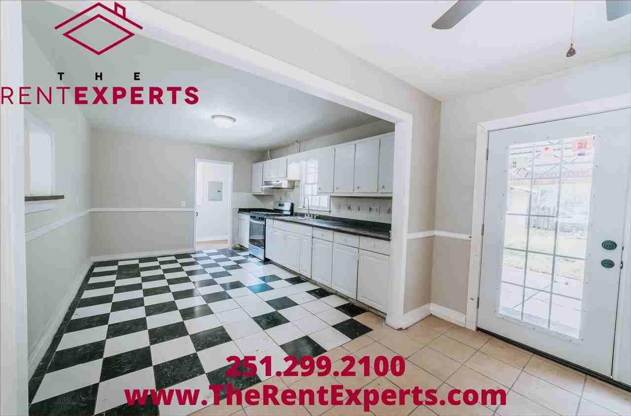 2551 Farnell Dr #1 - Photo 7 of 22