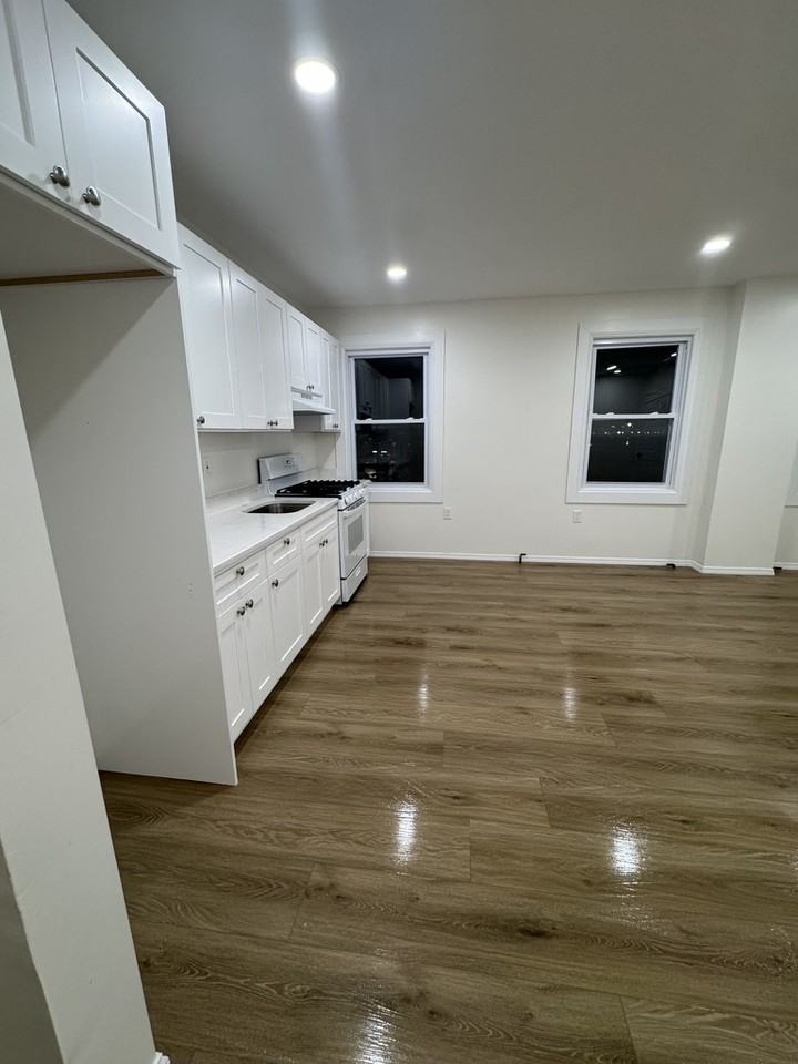 15 Van Courtland Pl #2 - Photo 2 of 18