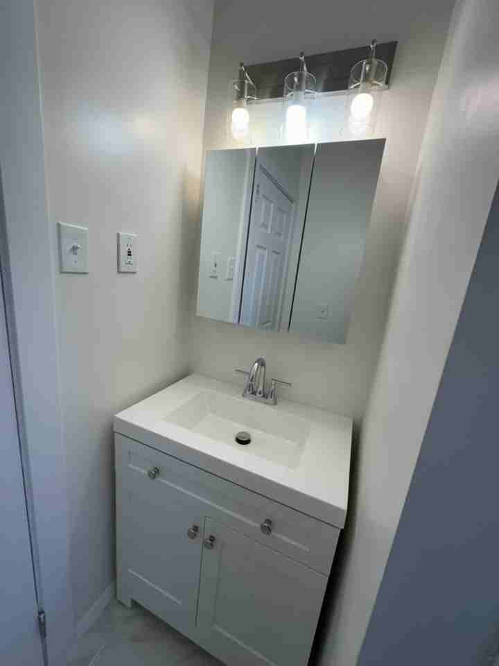 15 Van Courtland Pl #2 - Photo 7 of 18