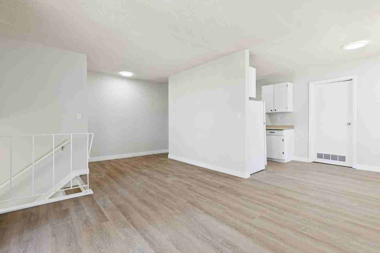 4809 52 St #4 - Photo 3 of 7