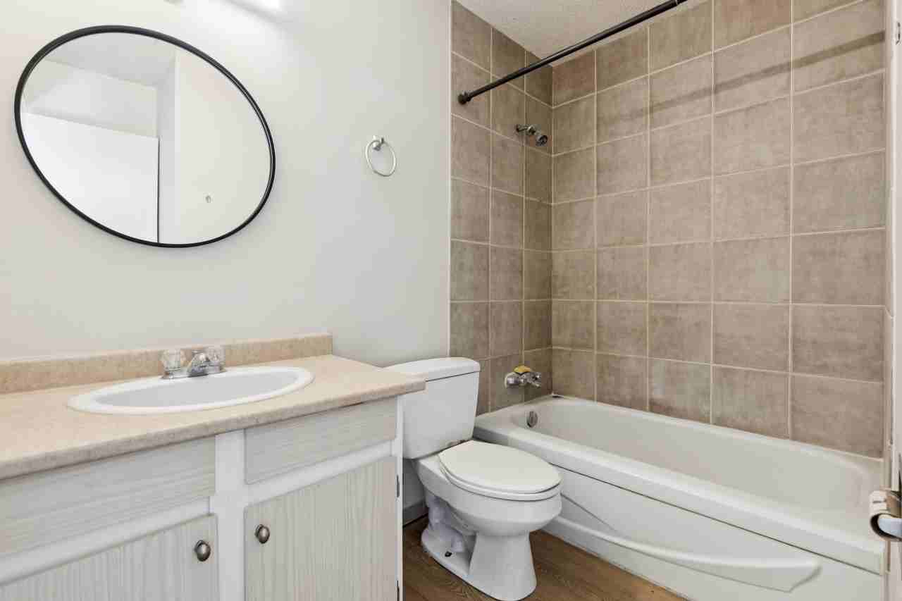 4809 52 St #4 - Photo 6 of 7