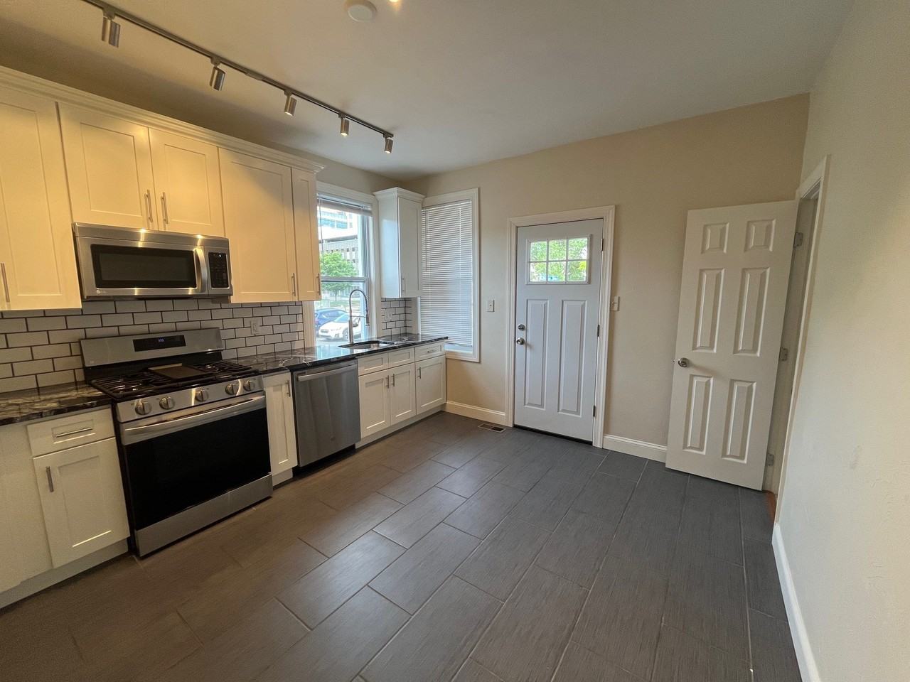 211 Amber St #1 - Photo 4 of 23