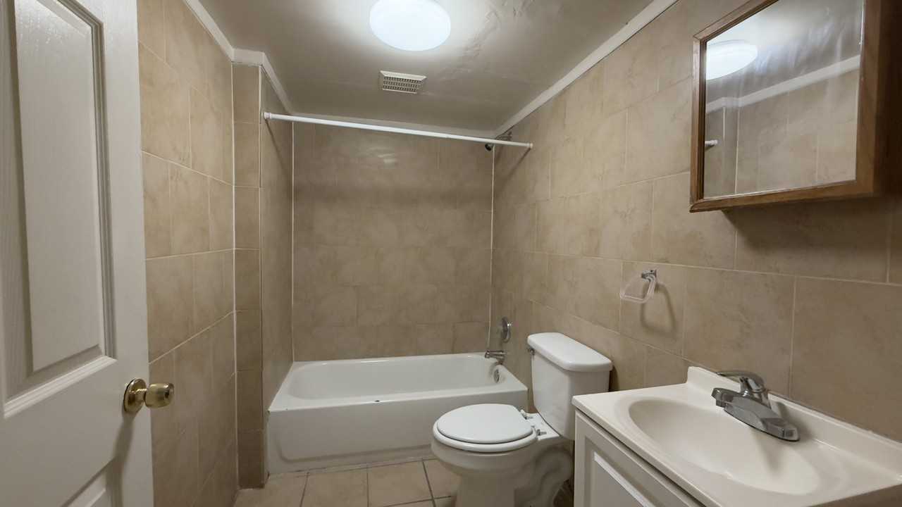 1570 Mcconihe St #B - Photo 6 of 9