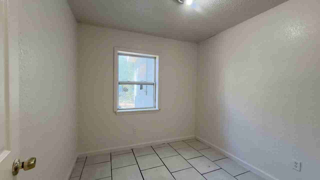 1570 Mcconihe St #B - Photo 7 of 9