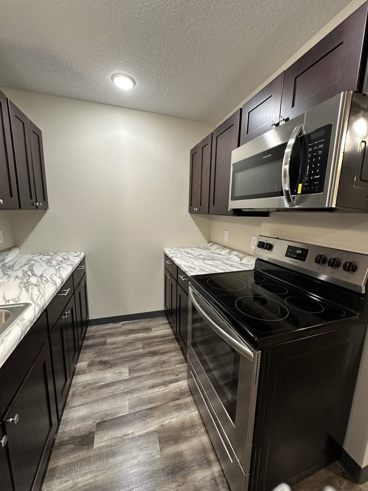 202 3rd Avenue S.E. - 13 #13 - Photo 2 of 10