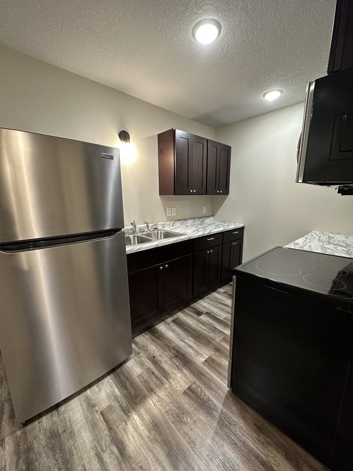 202 3rd Avenue S.E. - 13 #13 - Photo 3 of 10