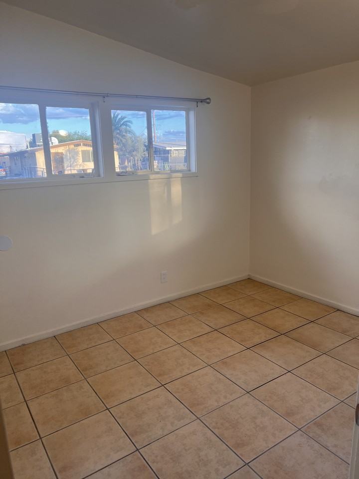 2536 S Treat Ave #2536 - Photo 5 of 11