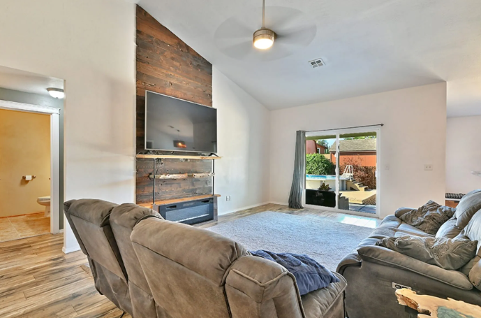 1548 Inverness Dr #1 - Photo 3 of 27